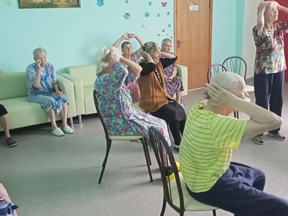 Фото дома престарелых в Новосибирске. Частный пансионат для пожилых людей в Новосибирске: Ежедневная зарядка в нашем пансионате для пожилых в Новосибирске