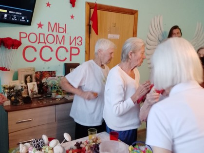 Фото дома престарелых в Новосибирске. Частный пансионат для пожилых людей в Новосибирске: А это наш праздник, который прошел под лозунгом Мы родом из СССР